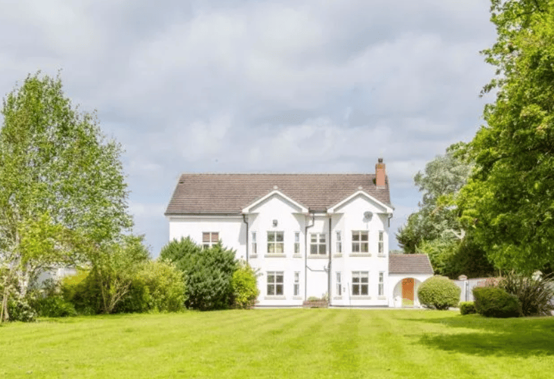 L31 is a desirable postcode to buy a property, with a village-like feel and quiet atmosphere. The featured property is on approximately 1 acres of land and has stunning period features. Full property details: https://www.zoopla.co.uk/for-sale/details/61562521/?search_identifier=3f5b79928db092956677668340db93ec