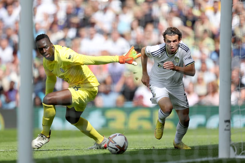 Brenden Aaronson forces the ball out of Édouard Mendy’s possession and taps it into Chelsea’s empty net for his first Premier League goal. Elland Road erupts.