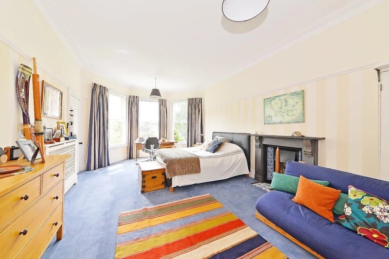 One of the bedrooms (credit: zoopla)