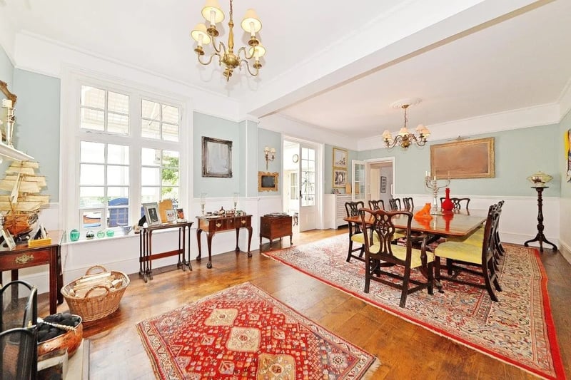 The dining area of the house (credit: zoopla)