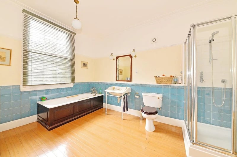 One of the bathrooms (credit: zoopla)