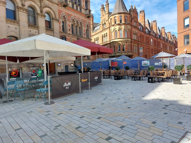 Restaurants Tampopo and Fountain House have resumed outdoor seating on the newly resurfaced Albert Square. Credit: Sofia Fedeczko/Manchester World