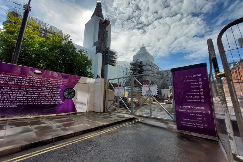 The entrance to the ongoing construction site on Albert Square near Princess Street offers passers-by a peek at the impressive scaffolding structure protecting the Town Hall. Credit: Sofia Fedeczko/Manchester World