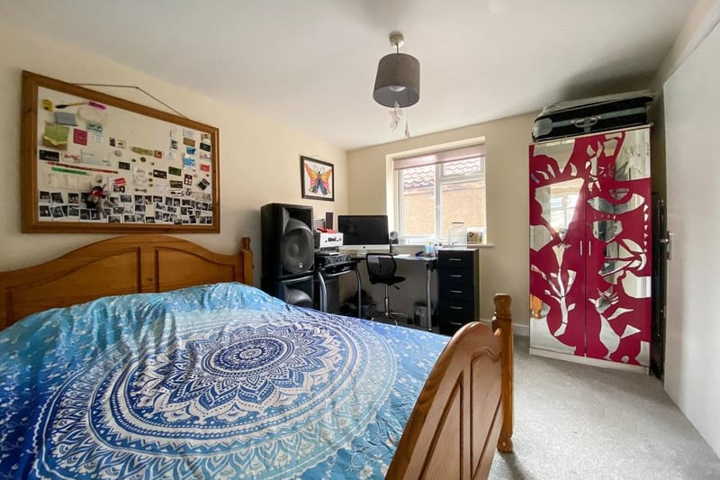 A one bed ground floor flat situated in Knowle with amenities, school, and playpark nearby. Easy travel links to Imperial Retail Park, Bristol and surrounding areas.