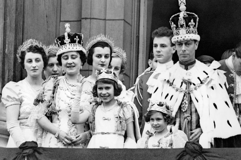 Queen Elizabeth (2nd-L, future Queen Mother), her daughter Princess Elizabeth (4th-L, future Queen Elizabeth II), Queen Mary (C) , Princess Margaret (5th-L) and the King George VI (R), pose at the balcony of the Buckingham Palace on May 12, 1937. 