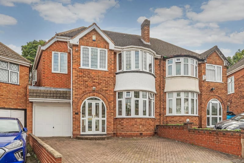 Offers in region of  £500,000. This is a six-bedroom freehold house. (Credit: Zoopla)