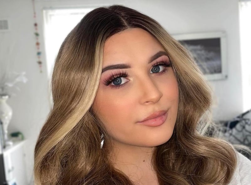 April Grierson went viral after sharing her battle with Hodgkin Lymphoma on TikTok. Diagnosed with the illness at the age of 20, April shared the most difficult challenges she faced, such as shaving her head, and has helped others facing cancer.
Image: aprilgriersonmakeup via Instagram.