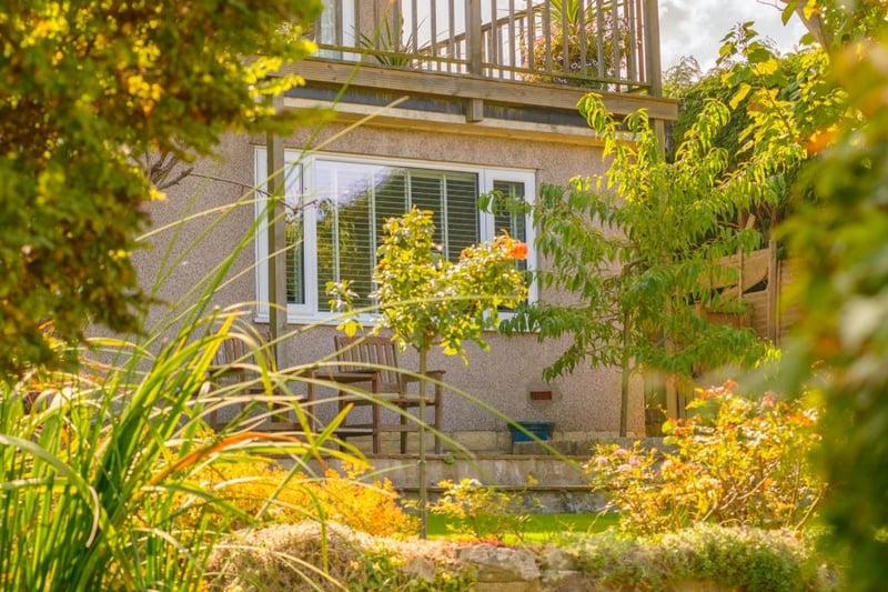 This property is based a quiet residential area of Portishead, South of Bristol, with fabulous views across the Estuary.

More: https://www.boardwalkpropertyco.com/property-details/31822496/somerset/bristol/queens-road