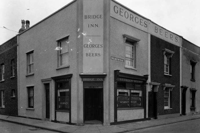 Situated in Wellington Road, we struggled to find much about this corner pub. Can you help us? Email hello@bristolworld.com (Credit: Courage Brewery Archive)