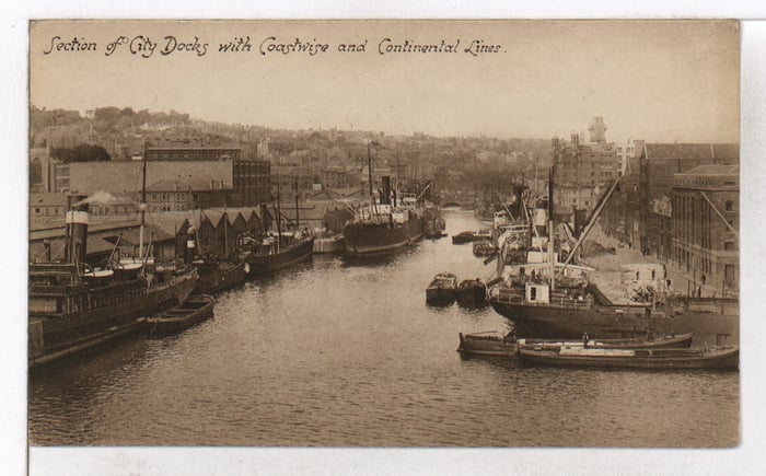 In the left of this image is what would become one of Bristol’s most recent shopping quarters, Wapping Wharf. Dockyard commerce gradually declined during the 1950s and 1960s and the area became home to the Arnolfini gallery, the Industrial Museum and the cargo containers where businesses now operate.