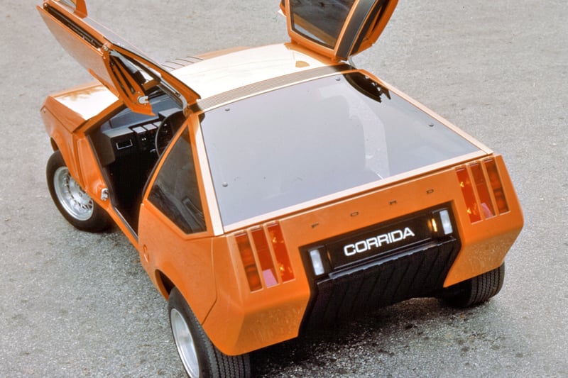 Introduced at the Turin Motor Show, the Corrida – meaning “bullfight” – featured gullwing doors, a modular dashboard and electronic headlamp flaps for improved aerodynamics.
