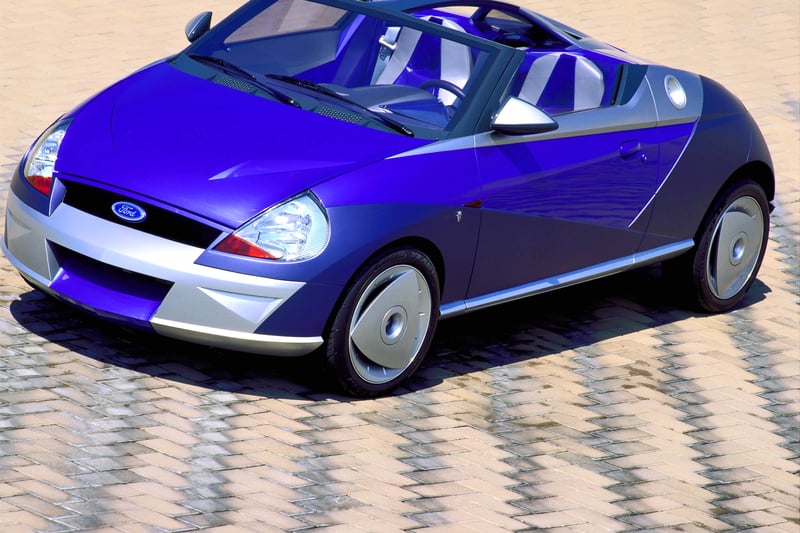 The Ghia Saetta made its debut at the Geneva Motor Show and used Fiesta components to create a production-feasible, two-seat convertible with detachable glass roof panels. The Saetta paved the way for the Fiesta-based Ford StreetKa that was introduced in 2003.
