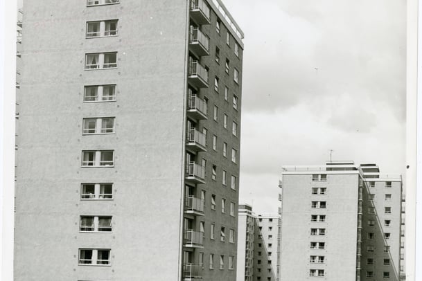 Three of Hartcliffe’s five tower blocks can be seen here, on Bishport Avenue. On the left, Pomfret House, on the right, Denham House and Maddocke House spotted in the middle. All five tower blocks were renamed during a 1990s refurbishment. These towers were built in 1964 after the council had previous experience with high-rise housing with builds in Redcliffe and Barton Hill. These three blocks are now known as Chestnut House, Willow House and Rowan House
