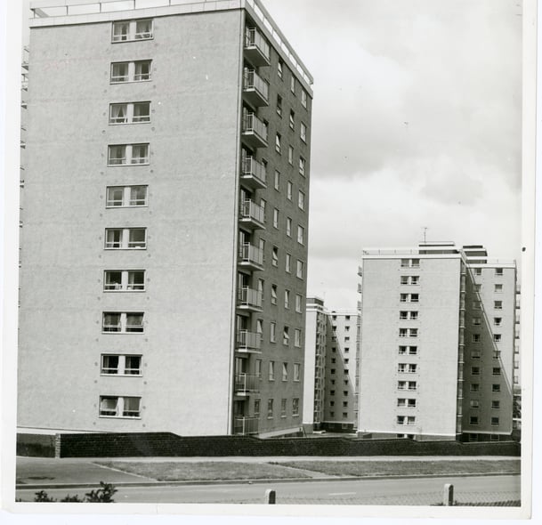 Three of Hartcliffe’s five tower blocks can be seen here, on Bishport Avenue. On the left, Pomfret House, on the right, Denham House and Maddocke House spotted in the middle. All five tower blocks were renamed during a 1990s refurbishment. These towers were built in 1964 after the council had previous experience with high-rise housing with builds in Redcliffe and Barton Hill. These three blocks are now known as Chestnut House, Willow House and Rowan House