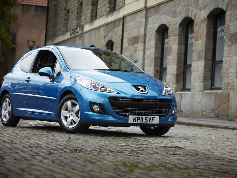 Obviously enough, the 207 is the 107’s big brother, offering more space, more power and more equipment as it competes with the likes of the Ford Fiesta. Running costs aren’t quite as low as the 107 but the 207 did come with a range of relatively frugal petrol and diesel engines and earned a five-star safety rating when it was launched. 