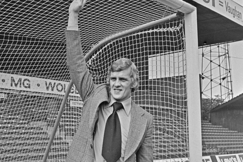 Welsh goalkeeper Gary Sprake (1945 - 2016) after signing with Birmingham FC, UK, October 1973.  (Photo by R. Viner/Express/Hulton Archive/Getty Images)