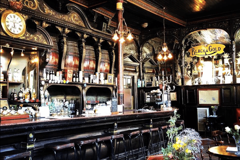 Described by CAMRA as ‘Glasgow’s finest pub interior’, the Victorian pub is on the ground floor of a three-storey tenement built in 1860 and remodelled in 1892-3. One hundred years ago, there were many ornate pubs like this throughout the city, as publicans went to great lengths to outshine their competitors at a time when skilled labour was cheap.