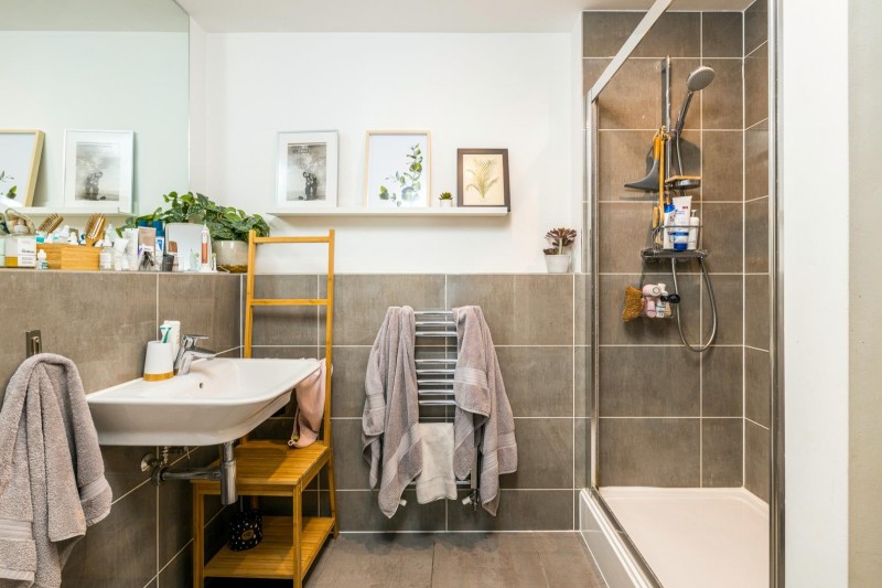 The tiled en suite bathroom provides a shower. The property contains a second bathroom with a bath 