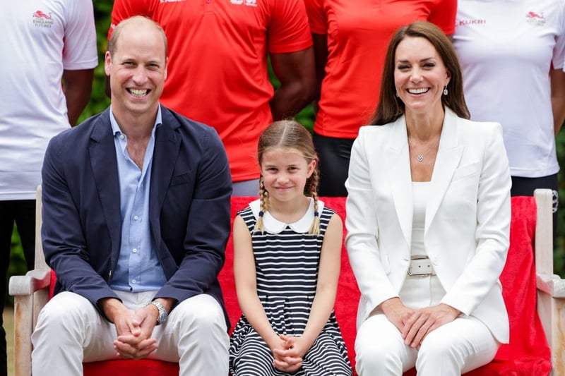 Princess Charlotte of Cambridge (C), Prince William (L) and Catherine (R) pose for a photograph during a visit to SportsAid House on day five of the Commonwealth Games in Birmingham, central England, on August 2, 2022. The Duchess became the Patron of SportsAid in 2013, Team England Futures programme is a partnership between SportsAid, Sport England and Commonwealth Games England which will see around 1,000 talented young athletes and aspiring support staff given the opportunity to attend the Games and take a first-hand look behind-the-scenes.(Photo by CHRIS JACKSON/POOL/AFP via Getty Images)