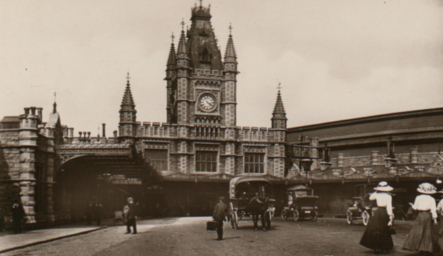 The oldest and largest of all railway stations in Bristol. The main entrance seen here was built in the 1870s as the station increased in popularity. Horse-drawn carts and motor vehicles can be seen taking people to and from the station. 