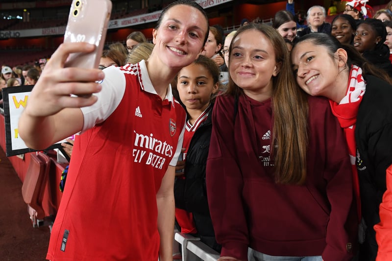 Lotte Wubben-Moy of Arsenal takes a selfie with the fans at the Emirates on October 27, 2022.