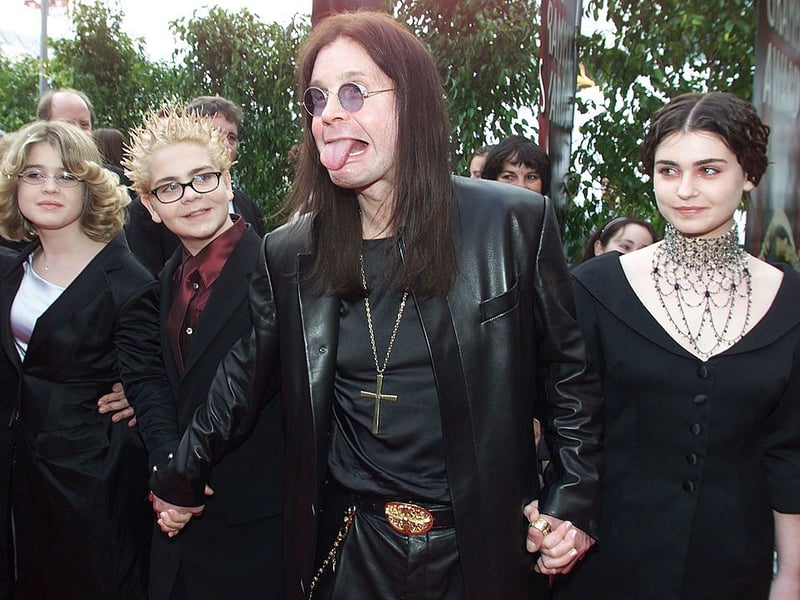 Ozzy Osbourne (C) arrives at the 42nd Grammy Awards Ceremony with his family in Los Angeles, CA, 23 February, 2000. Osbourne’s group “Black Sabbath” won a Grammy for Best Metal Performance for the song “Iron Man” on the album “Reunion”. (Photo - LUCY NICHOLSON/AFP via Getty Images)