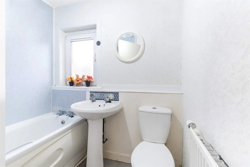 The three-piece fitted bathroom 