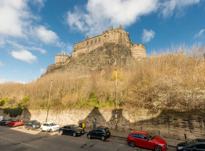 The property overlooks the famous and historic Edinburgh Castle