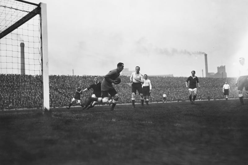 This was how the ground looked in 1913. The photo comes from a match when United hosted Tottenham Hotspur. Photo:  Topical Press Agency/Hulton Archive/Getty Images