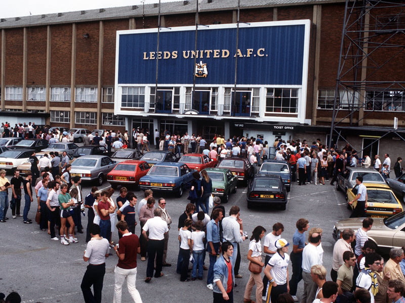 A long snaking queue of patient Leeds United fans all hoping to bag tickets to see the Whites play in 1984.