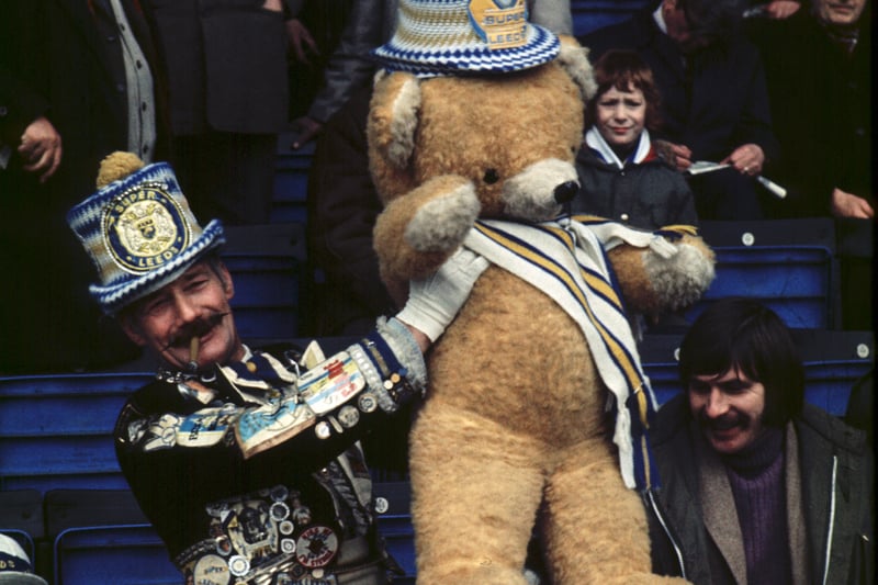 A man and his bear show their love for Don Revie’s super Leeds United in February 1974.