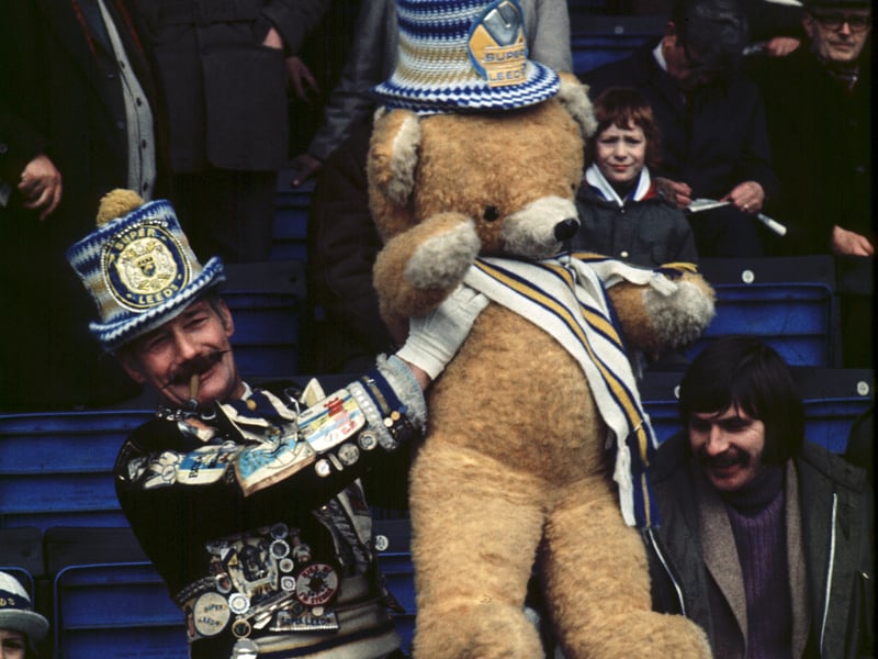 A man and his bear show their love for Don Revie’s super Leeds United in February 1974.