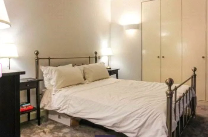 The bedroom has built in wardrobes (Photo: Zoopla)