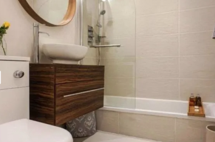 The bathroom comes with plenty of under-sink storage (Photo: Zoopla)