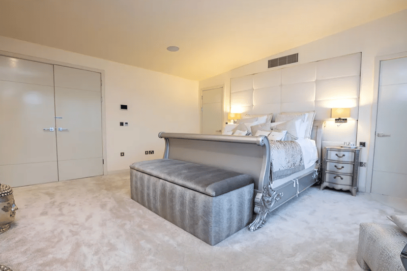 Another luxurious bedroom in the property