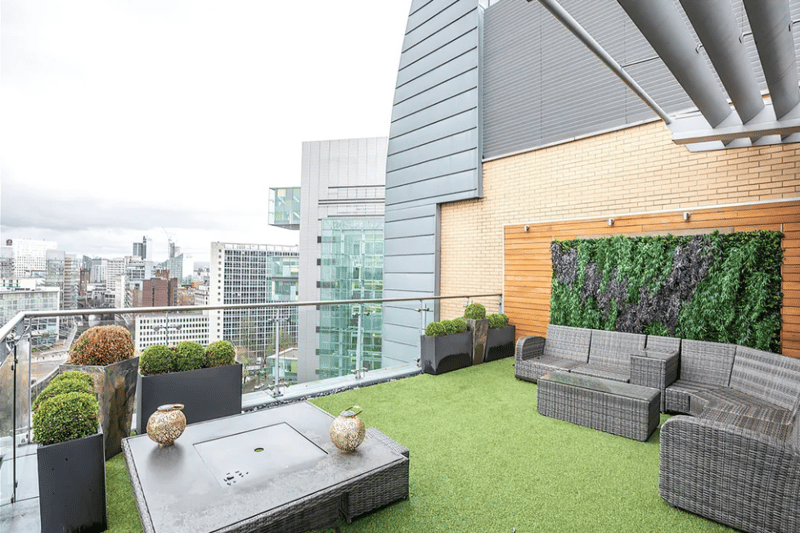 Large seating area on the roof terrace