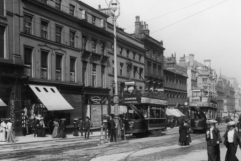 Shoppers at the top of Lord Street in Liverpool, circa 1903. (Photo by London Stereoscopic Company/Hulton Archive/Getty Images)