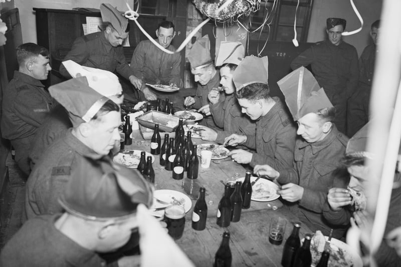 Christmas lunch for gunners of 289th Battery, 93rd Heavy Anti-Aircraft Regiment, Royal Artillery, at New Ferry in 1940.