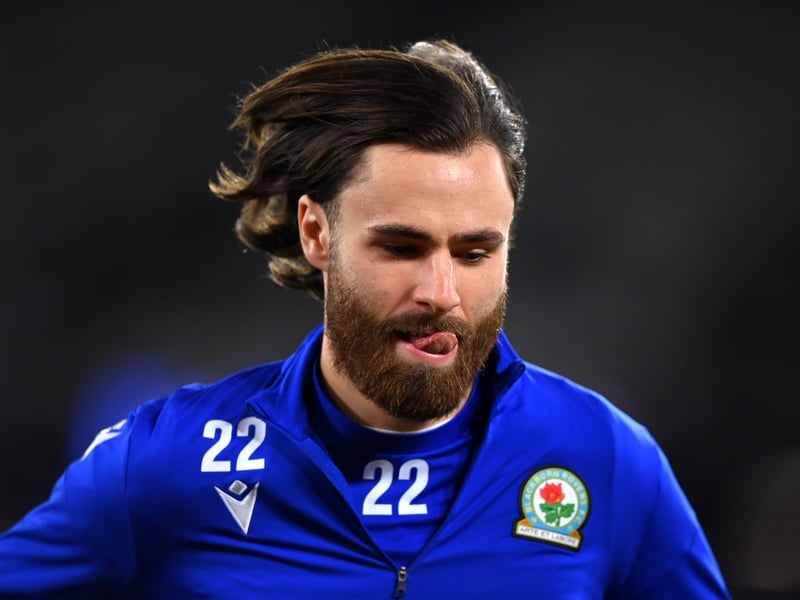 The Chile international, who can also play on the left, is out of contract in June.
