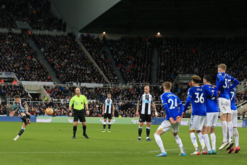 Newcastle fans realise just how good Kieran Trippier is as a scintillating free-kick hits the back of the net in a win against Everton.