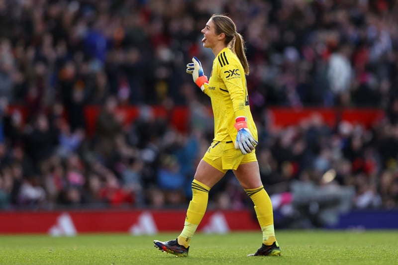 Mary Earps kept a total of 12 WSL clean sheets in 2022 with her longest streak without conceding coming at the start of 2022/2023, where she didn’t concede a single goal in the first five league games.
