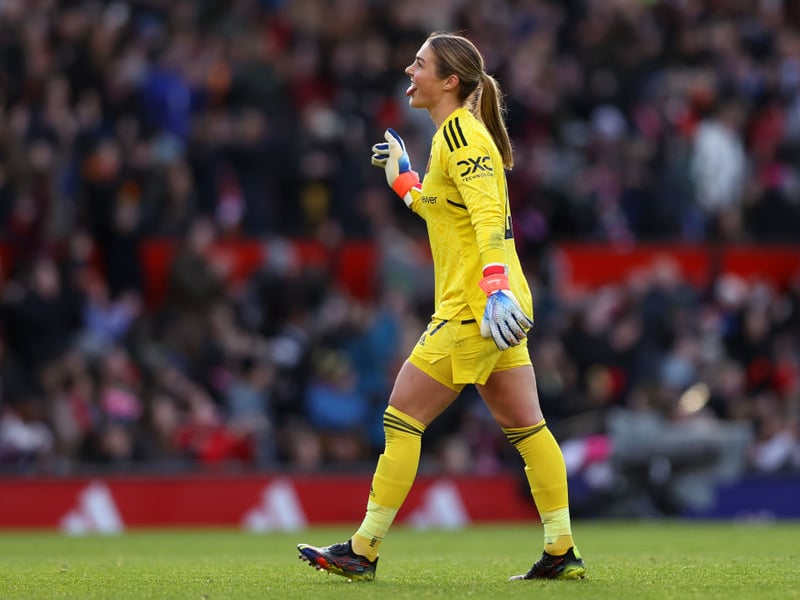 Mary Earps kept a total of 12 WSL clean sheets in 2022 with her longest streak without conceding coming at the start of 2022/2023, where she didn’t concede a single goal in the first five league games.