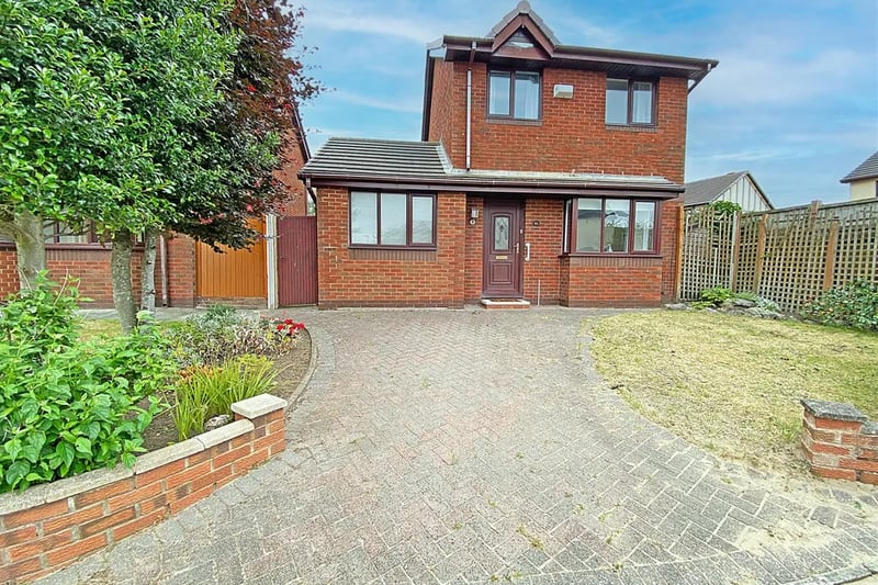 3. A 3 bedroom detached property is up for sale on Thornbeck Avenue, Hightown