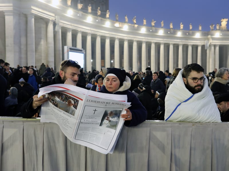 Faithfuls await the funeral of Pope Benedict XVI on January 5, 2023 in Vatican City, Vatican.