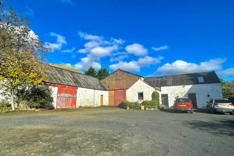 There are extensive former farm outbuildings, including store/workshop, stable/garage, cattle court and cattle shed.