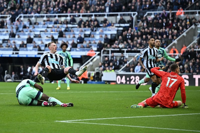 Had a good opportunity to give Newcastle an early lead but saw his shot blocked. Was tidy in possession. 