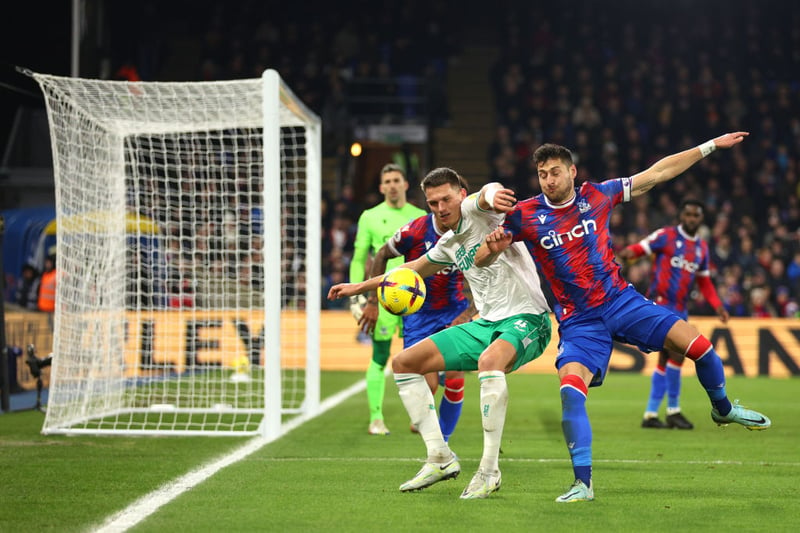 Continues to be a defensive machine for Newcastle. Made things look easy as he kept Palace at bay. Headed over from a corner in the second half. 