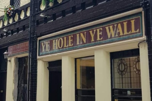 Ye Hole in Ye Wall has 4.5 stars from 858 reviews. Image: Ye Hole in Ye Wall