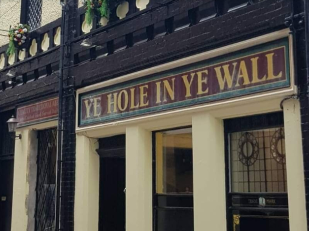 Ye Hole in Ye Wall has 4.5 stars from 858 reviews. Image: Ye Hole in Ye Wall