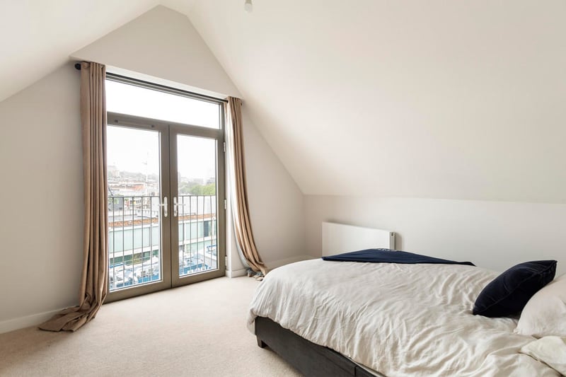  A beautiful master bedroom with high ceilings and a Juliet balcony that looks over the harbourside